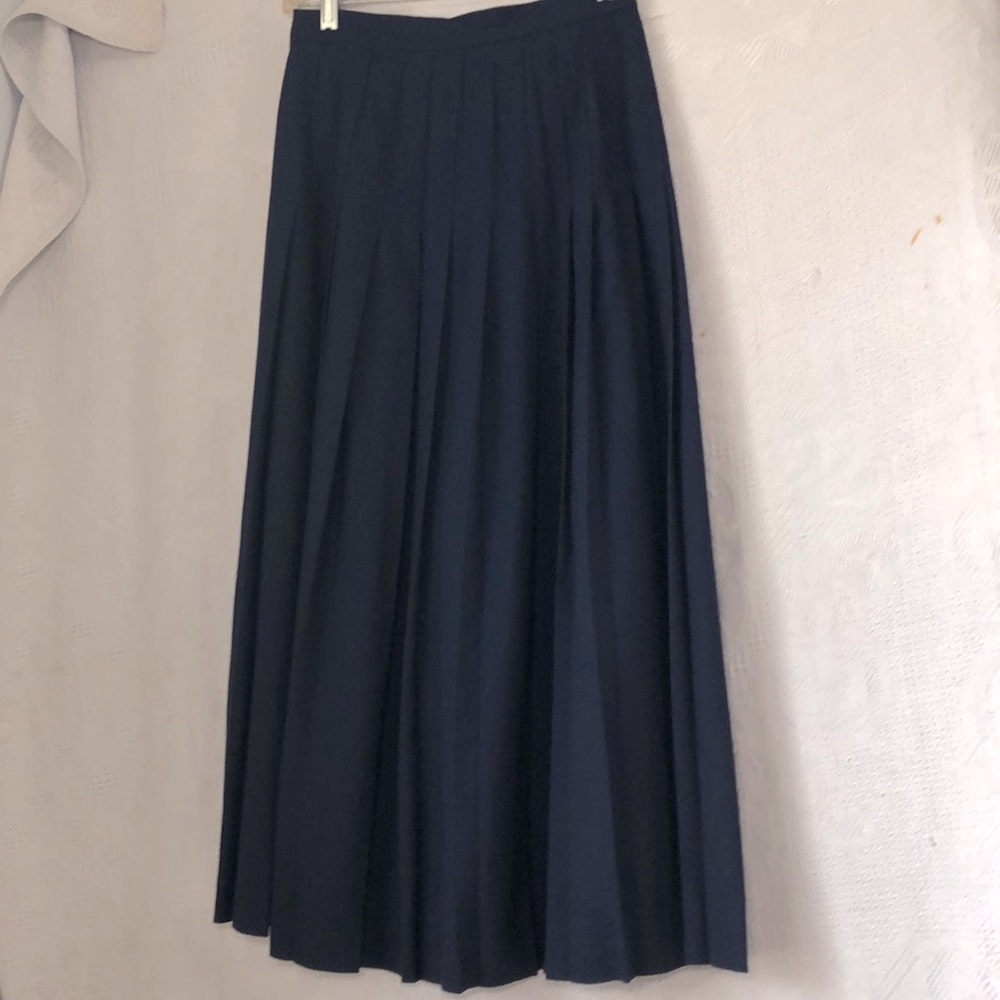 KGR fully lined pleated skirt